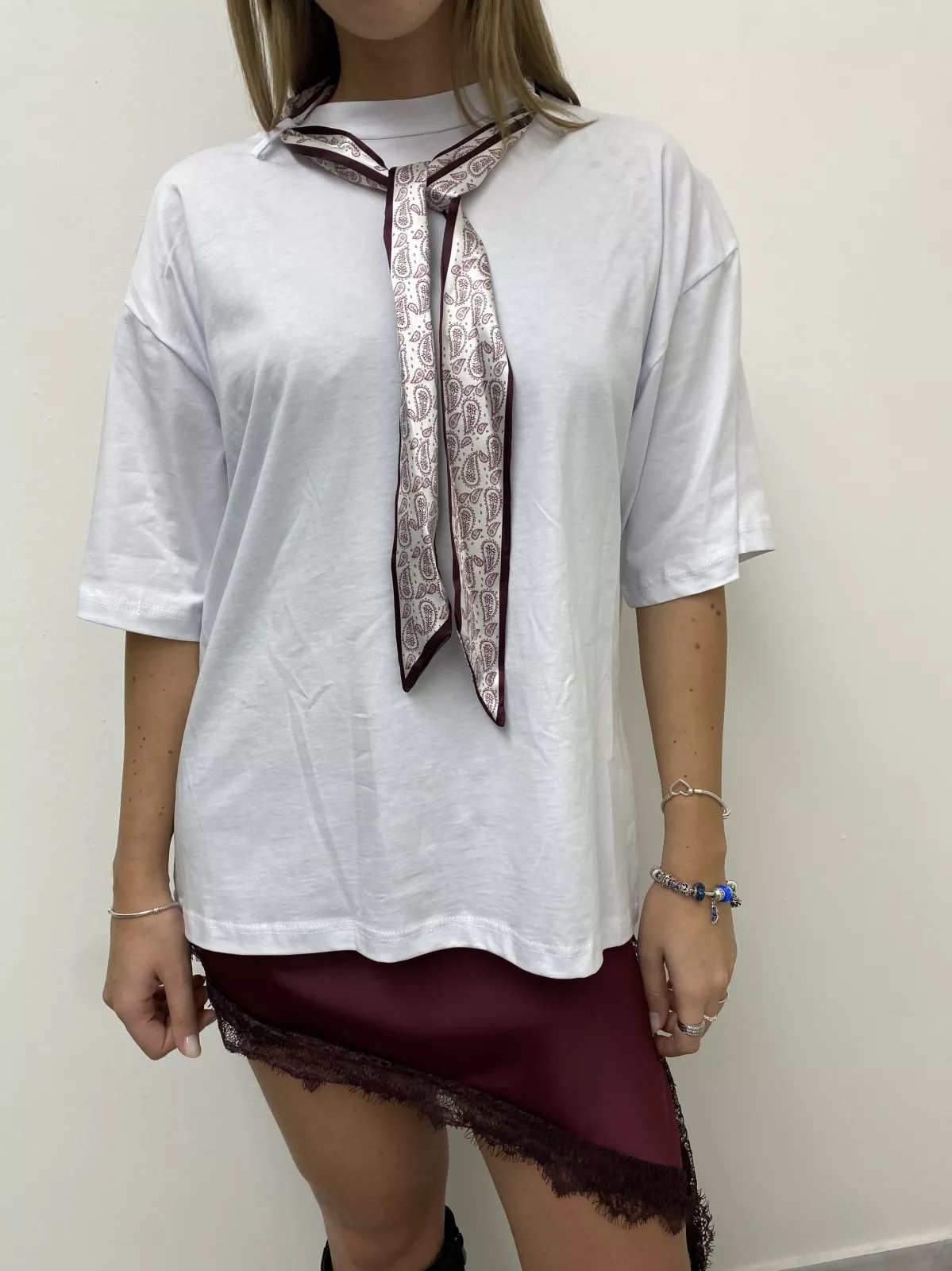 T-shirt con Foulard 2