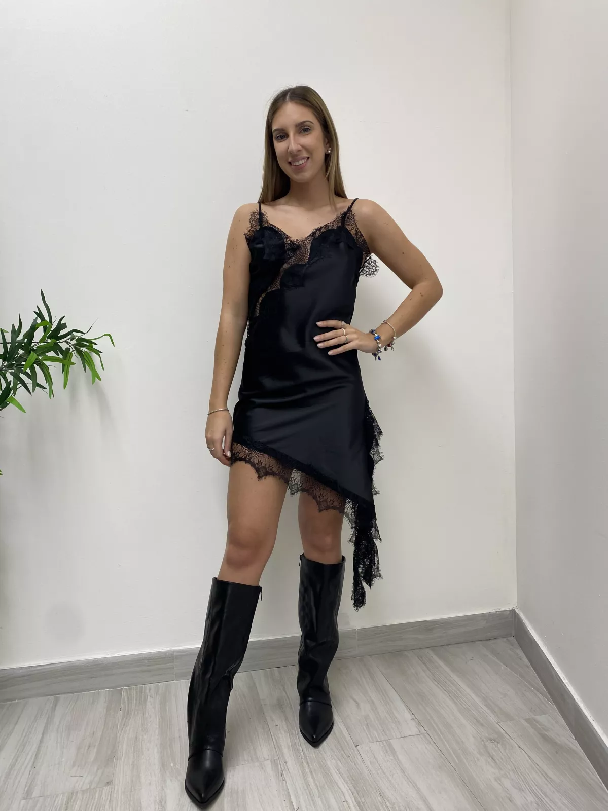 Abito in Raso con Pizzo 1