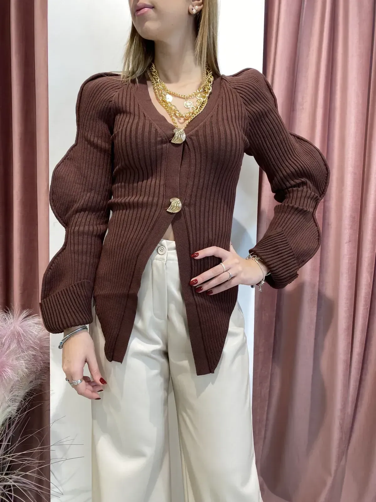 Maglione con Dettagli Oro 2