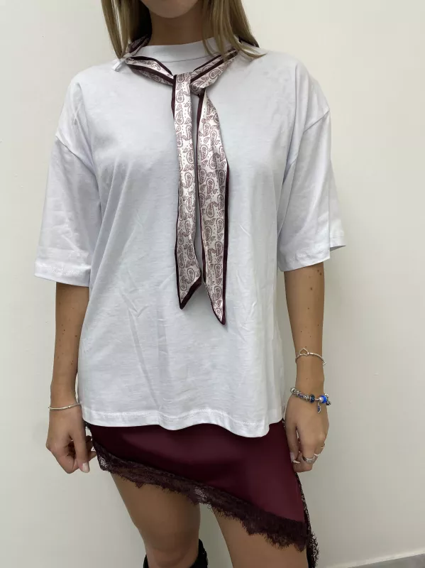T-shirt con Foulard 2